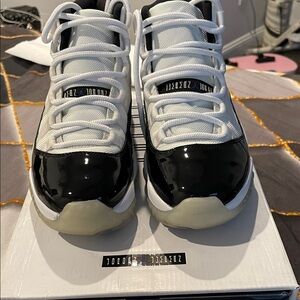 Jordan Men's Low-Top Sneakers - White & Black